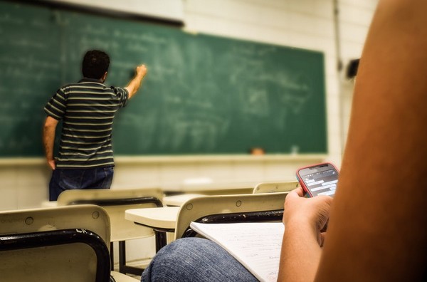 去英国丁克洛斯中学留学怎么样