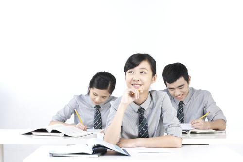 UKiset作文范文思路：玩游戏赢的时候非常高兴，你是否同意? 