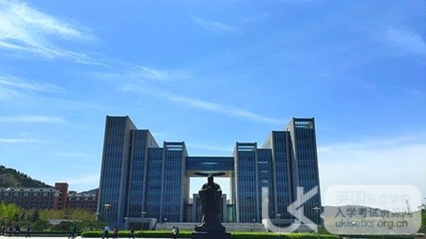 UKiset语法中形容词的修饰与位置