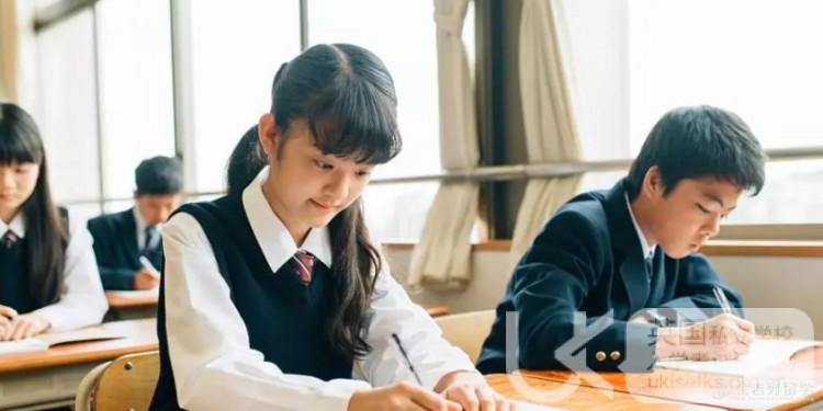 UKiset数学对于正在备考的考生们来说，应该算是比较简单的一类了，在我们来说UKiset数学应该算是理解的很透彻的一门课程了，本文小编就为大家介绍一下UKiset数学考试检查答案的方法，希望对大家有所帮助，下面就一起来看看吧！